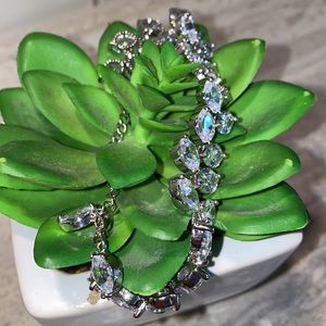 ⭐️NWT Vintage Marquise Cut Cubic Zirconia Rhodium Plated Bracelet.